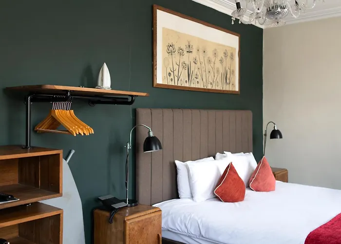 Kew Gardens Hotel