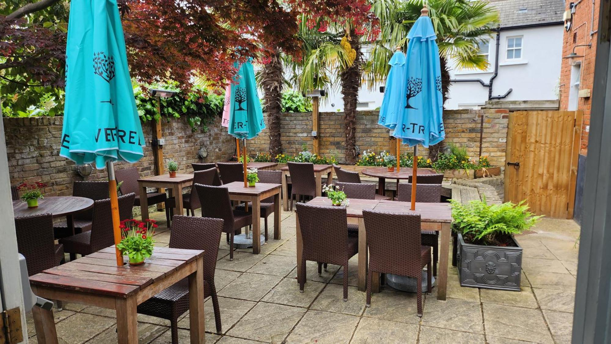 Gardens Hotel 3*